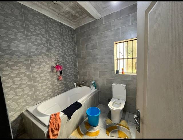 4 BEDROOM HOUSE FOR SALE IN SPRINGS CENTRAL
